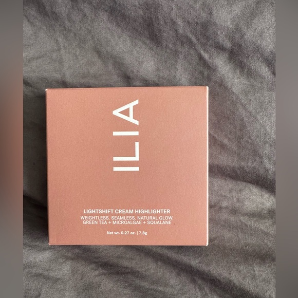 ILIA Cream Highlighter in Glint - Picture 2 of 2